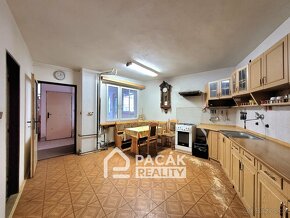 Prodej prostorného rodinného domu ve Velkém Týnci s více byt - 2
