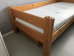 Smrková kvalitní postel + matrace z líné bio pěny - 90 x 200 - 2