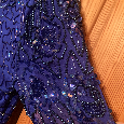 modré pouzdrové šaty vyšívané s korálkami - 2