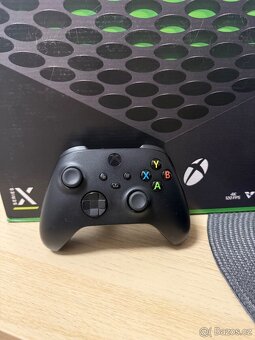 XBOX ONE X 1TB V TOP STAVU (ZÁRUKA 01.26) - 2