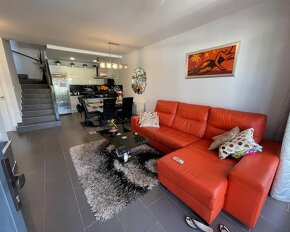 Vila s terasou a bazénem, Španělsko - 2