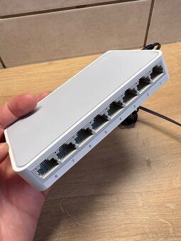 Switch: TP-Link TL-SF1008D - 2