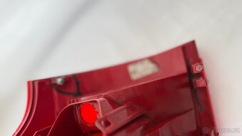 peugeot 407 sw , světlo zadní řidič - 2
