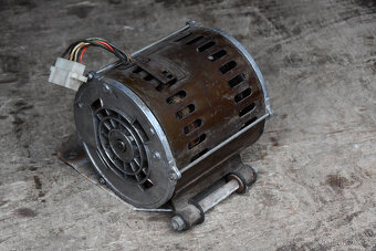 Jednofázový asynchronní elektromotor MEZ Mohelnice DPC 112-2 - 2