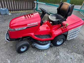 Zahradní traktor Honda HF2417 - 2