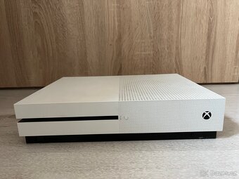 Xbox one S 500 GB + ovladač + 6 her - 2