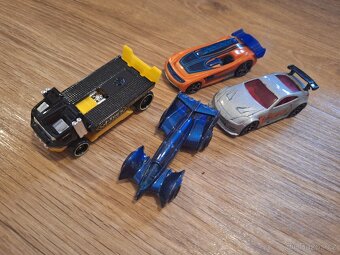 autíčka hotweels - 2