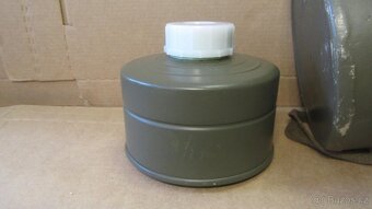 STARÁ RETRO VOJENSKÁ PLYNOVÁ MASKA 387 S POUZDREM - 2