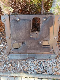 Dacia Duster 2-  kryt pod motor - 2