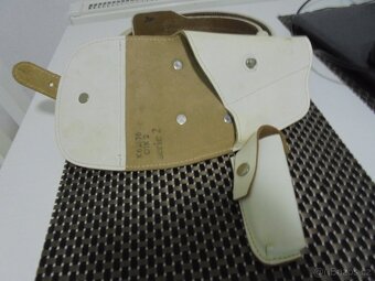 Opasek,pouzdro na pistoli a zasobník - 2