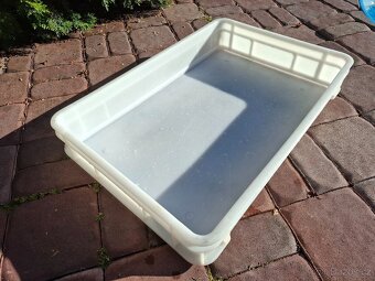 Plastové přepravky potravinářské. - 2