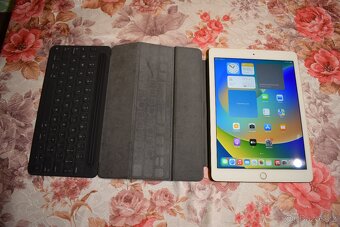 Apple iPad Pro 9.7-inch - A1673, (Wi-Fi Only), 256GB, (10) - 2