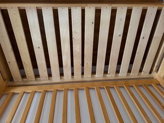 Postel s ohrádkou/pro hendikepované - 2