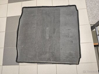 Gumová vana do kufru Superb - Zlín - 2