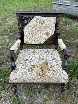 Krásně zdobené křesílko - 2