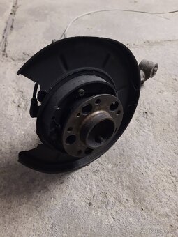 BMW E34 zadní pravé rameno - 2