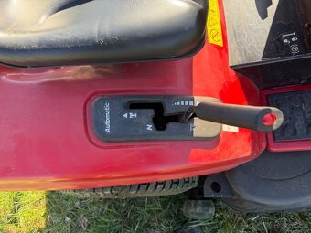 Zahradní traktor jonsered - 2