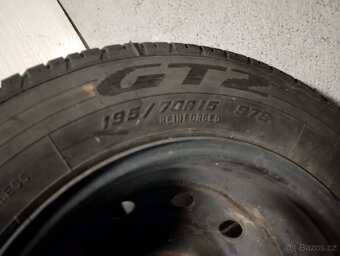Pneu 195 / 70 R15 - 2