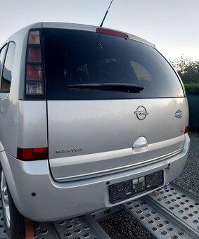 Opel Meriva Z157 zadní dveře, světla a náraznik - 2