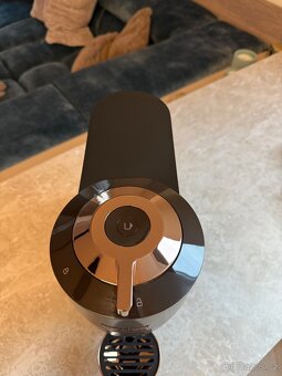 Nespresso Vertuo Next Brown Premium - v záruce - 2