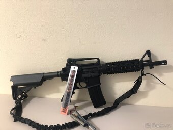 AK 47, M4 a další - 2