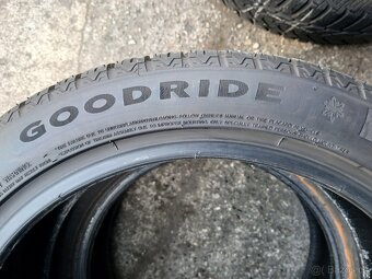 2ks zimní pneu 215/45 r17 - 2