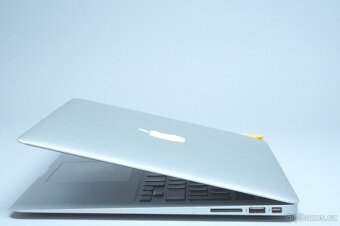 ZÁRUKA/Macbook Air 13.3" CTO/I7 1.7GHZ/8GB RAM/256GB SSD/CZ - 2