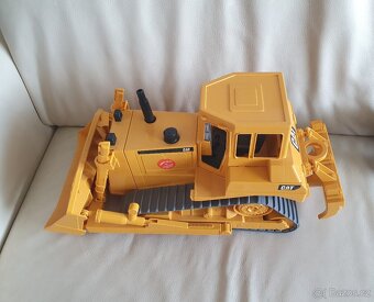 Bruder 2422 Buldozer CATERPILLAR - 2
