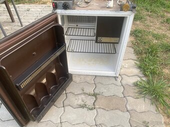 Lednice do karavanu na 12v,220v a na plyn funkční - 2