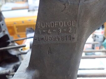 Prodám nekompletní motor vw brouk půleňák, ovál, kdf - 2