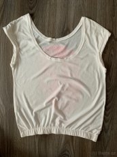 Bílé dámské tričko Bershka s růžovou - 2