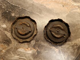 Škoda Oktavia, Felicia víčko oleje

 - 2