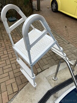 Schůdky k bazenu - 2