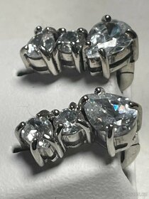 Stříbrné naušnice se třemi zirkony - 2