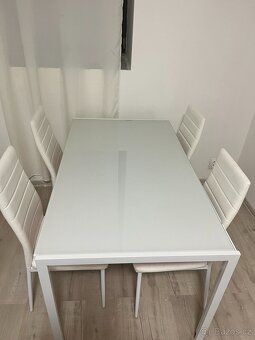 Jídelní set - stůl a čtyři židle - 2