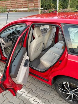 Prodám sedačky a tapce z Volvo v50 - 2