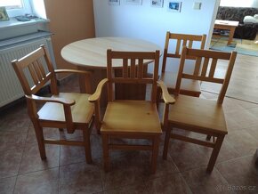 Kulatý stůl včetně židlí - 2