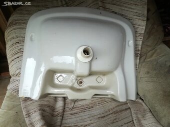 Klasické porcelánové umyvadlo - 2