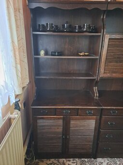 jídelní stěna, stůl a čtzři židle - 2