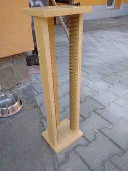 Stojan na CD. - 2