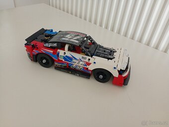 LEGO Technic 42153 NASCAR Next Gen Chevrolet Camaro ZL1 - 2
