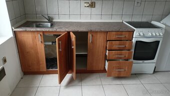 Zachovala kuchyňská linka - 2