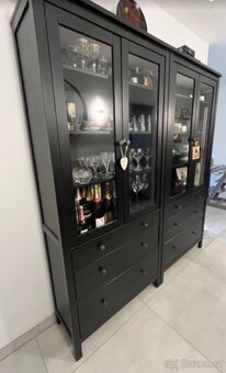 HEMNES VITRÍNA - 2