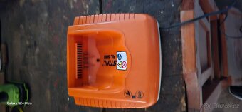 Baterye s rychlo nabíjecí stanici STIHL - 2