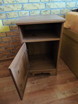 Noční stolek IKEA - 2