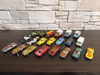 Playart a Yatming modely - osobní nákladní auta - Hong Kong. - 2