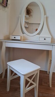 Toaletni stolek se zrcadlem a stolička IKEA - 2