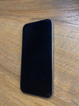 Mobilní telefon Apple iPhone 15 Pro, 128 GB přírodní titan - 2