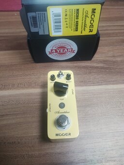 Simulátor akustické kytary Mooer - 2