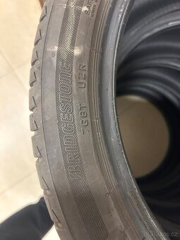 Pneu 245/40 R19 - 2